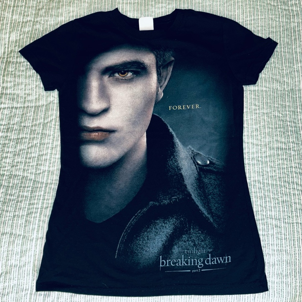 RARE TWILIGHT BREAKING DAWN PART 2 EDWARD CULLEN ‘FOREVER’ TEE NWOT